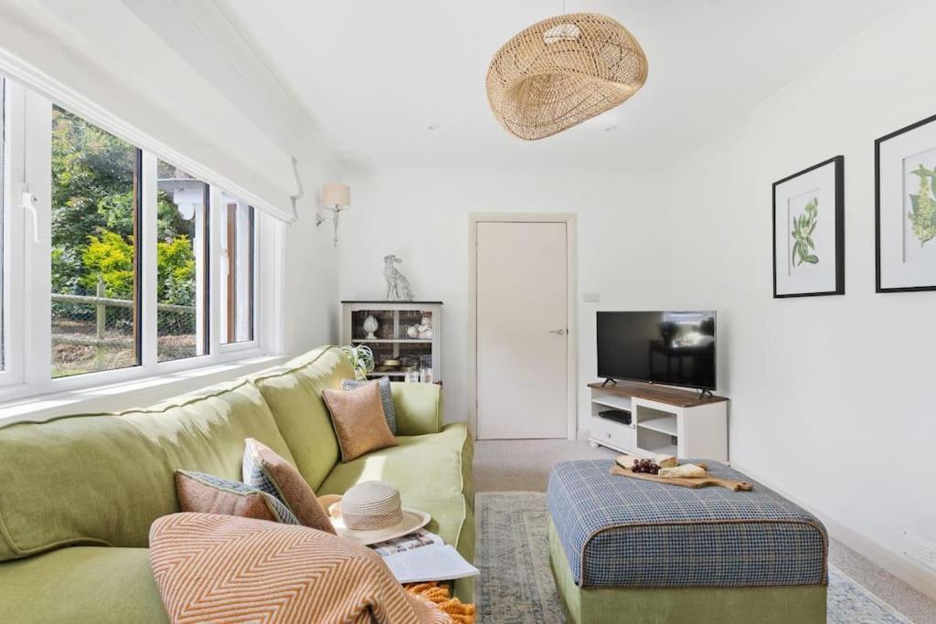 Bramblewood - Cosy Chic, Hot Tub, Close To Beach Stokeinteignhead Экстерьер фото