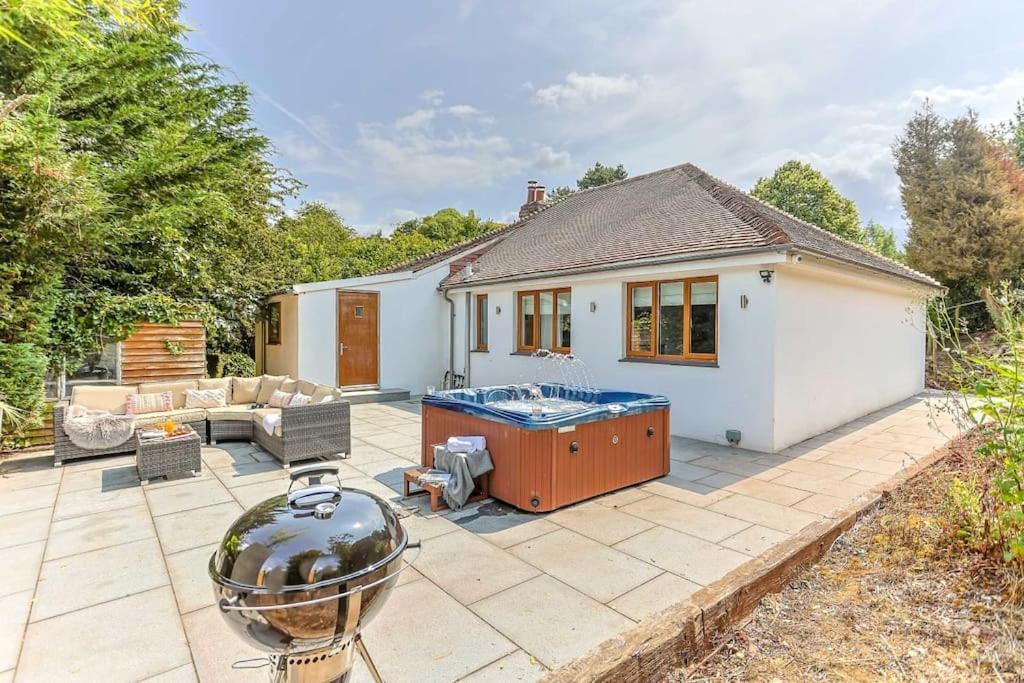 Bramblewood - Cosy Chic, Hot Tub, Close To Beach Stokeinteignhead Экстерьер фото